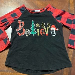 Black & red Christmas shirt size tag says small (fits 3t-4t best (30-38lbs IMO)